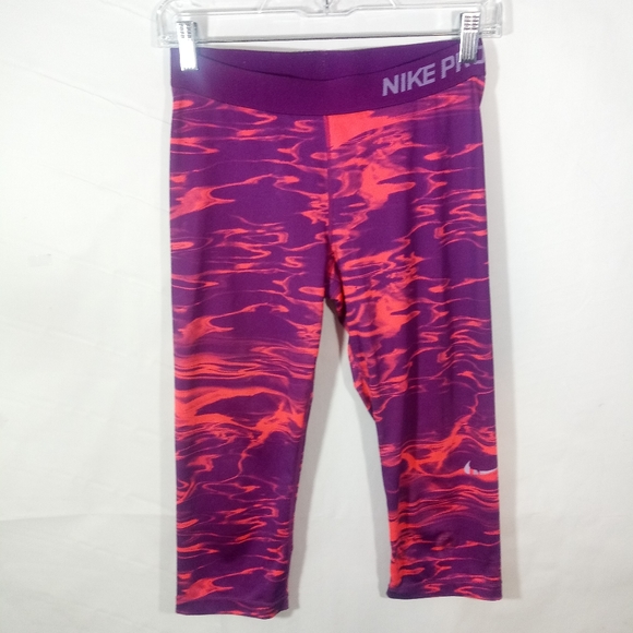 Nike Pants - NIKE PRO Cropped Leggings